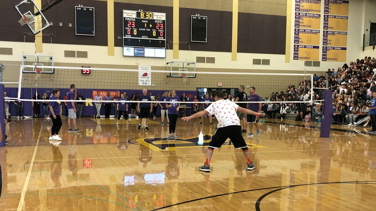 One-man volleyball team takes on Rogers High School - Spokane, North ...